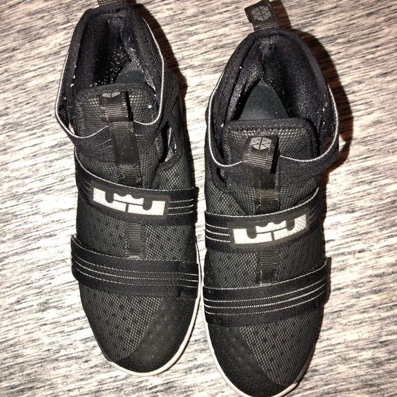 Lebron basketball sneakers - Picture 4 of 4